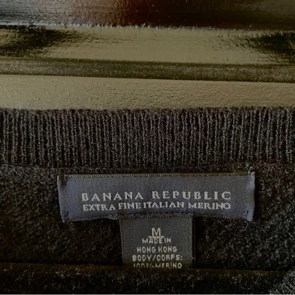 BANANA REPUBLIC- Women’s Extra Fine Italian Black Knit Crewneck Merino Sweater - Picture 2 of 3
